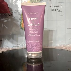 New Mary Kay Berry and Vanilla Scented Shower Gel 6.7 FL 0Z